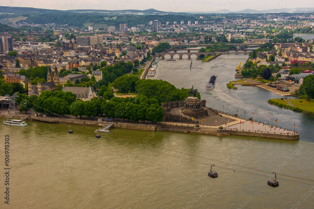 Obraz premium Skyline von Koblenz am Rhein mit Seilbahn