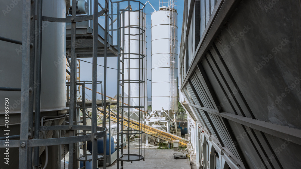 Silos of storage of cement