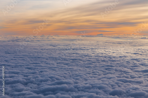 Sonnenuntergang über den Wolken © johannesotte84