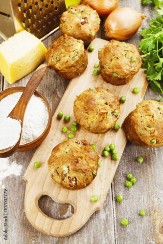 Muffins with green peas