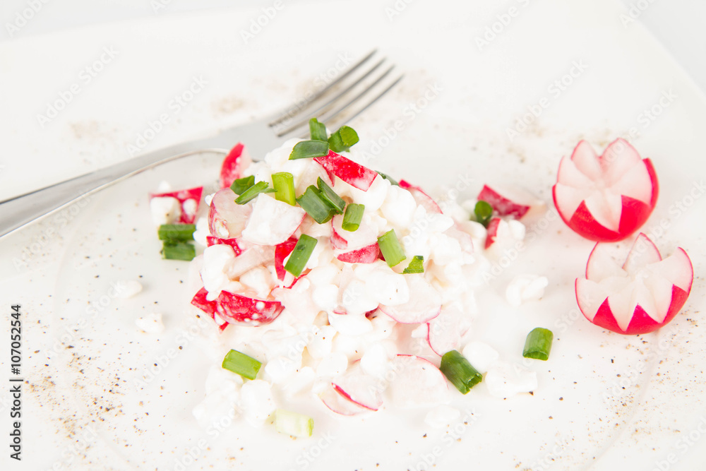 Cottage cheese with radish and chives