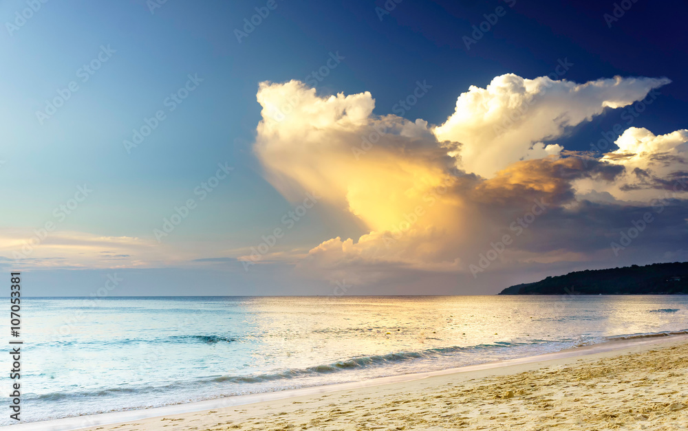 Fototapeta premium Sunset on the beach with beautiful sky
