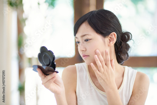 肌の綺麗な女性 photo
