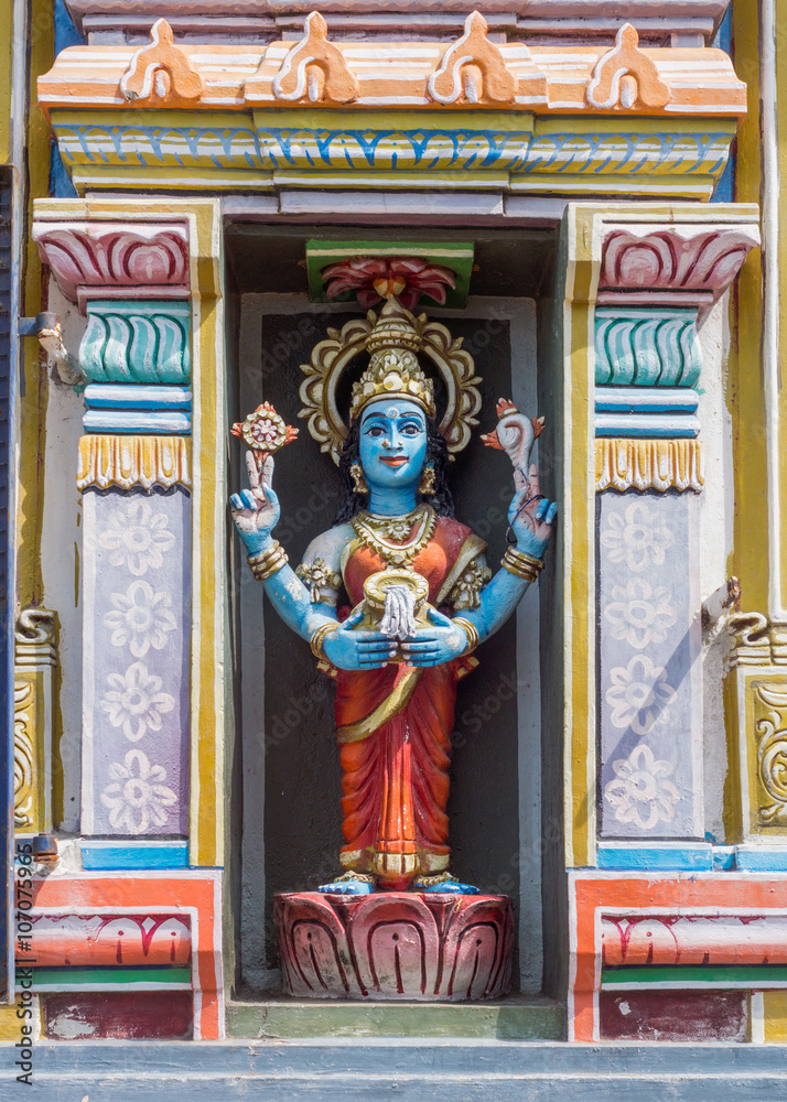 Obraz premium Trichy, India - October 15, 2013: Statue of Vishnu-Durga in her own shrine. Blue skin and carrying the conch and the discus, and pours milk. Powerful image of Vaishnavism.