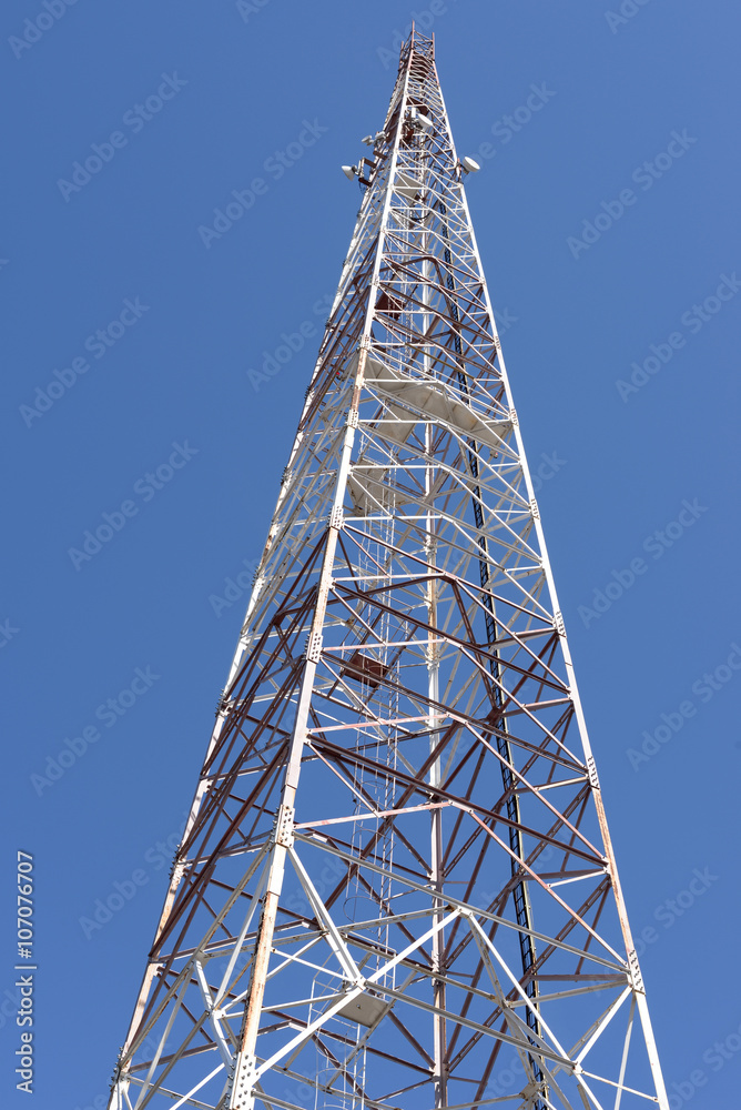 Communications tower