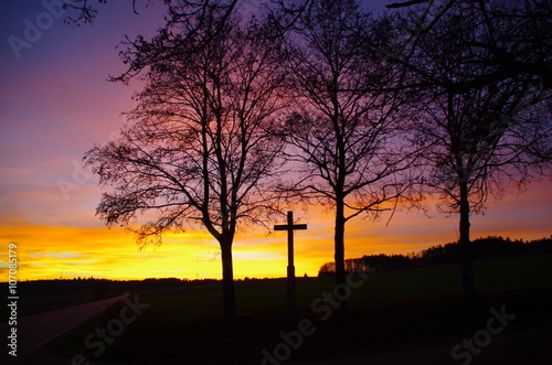 Wegekreuz mit Abendhimmel