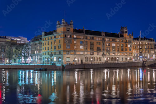 Rosenbad en av regeringsbyggnaderna fotad på natten photo