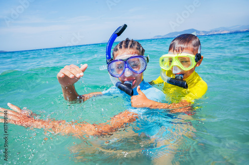 Kids scuba diving © Max Topchii