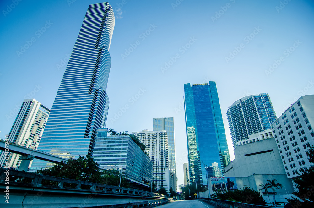 Obraz premium Miami Florida city skyline morning with blue sky