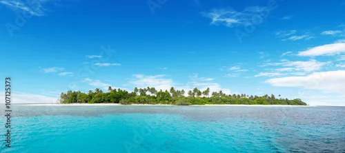 Obraz  z motywem Beautiful nonsettled tropical island