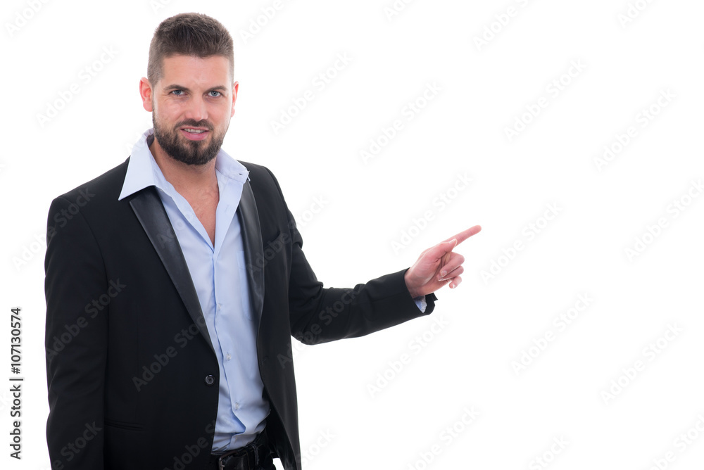 junger mann zeigt hinweisend mit dem finger junger mann zeigt hinweisend mit dem finger