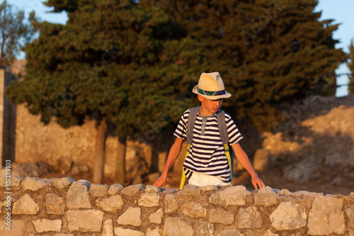 Photos Portrait of boy with hat, Italy
