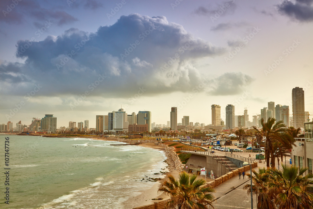 Obraz premium Tel Aviv, Israel. View from Jaffa at sunrise