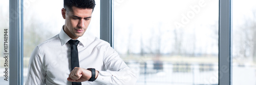 Foto Businessman always on time
