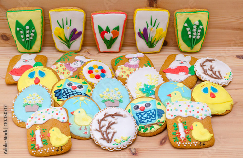 spring easter gingerbread with flowers and chick on the wood