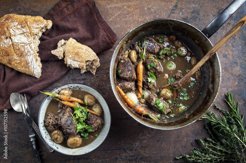 Boeuf Bourguignon in Kasserolle