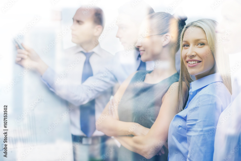 Fototapeta premium business team with flip board having discussion