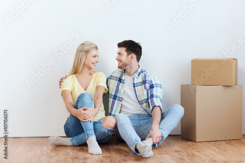 couple with cardboard boxes moving to new home © Syda Productions