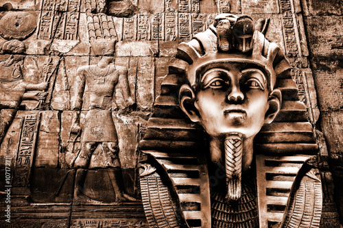 Foto Stone pharaoh tutankhamen mask