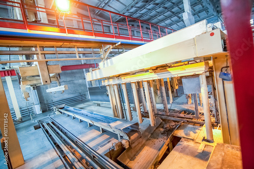 Production of aerated concrete blocks at factory processing step