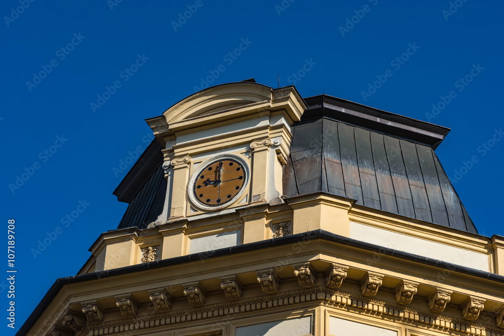 Stadhaus Dach mit Uhr