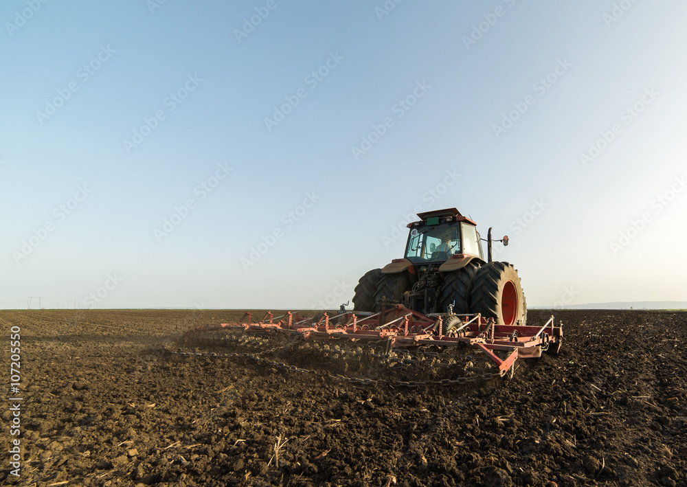 Fototapeta premium Tractor preparing land