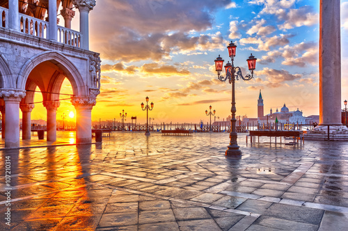 Piazza San Marco at sunrise, Vinice, Italy © sborisov