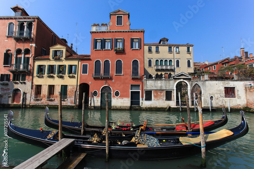 Traditional Gondola on a Venice canal © STOCKSTUDIO