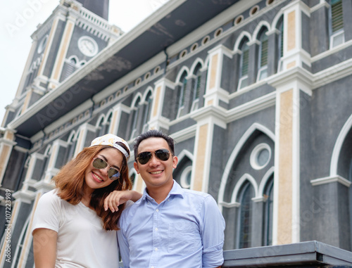  couple at cathedral in  pre wedding © gastuner