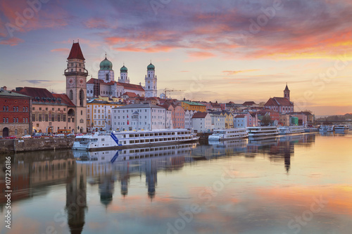 Fototapeta Passau. Passau skyline during sunset, Bavaria, Germany.