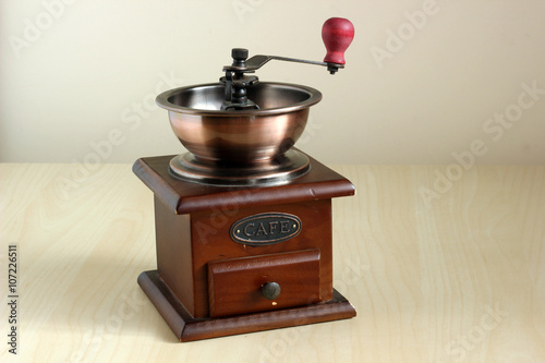 Wooden manual coffee grinde