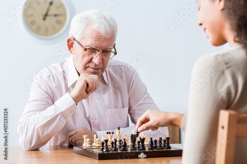 Intergenerational duel at chess