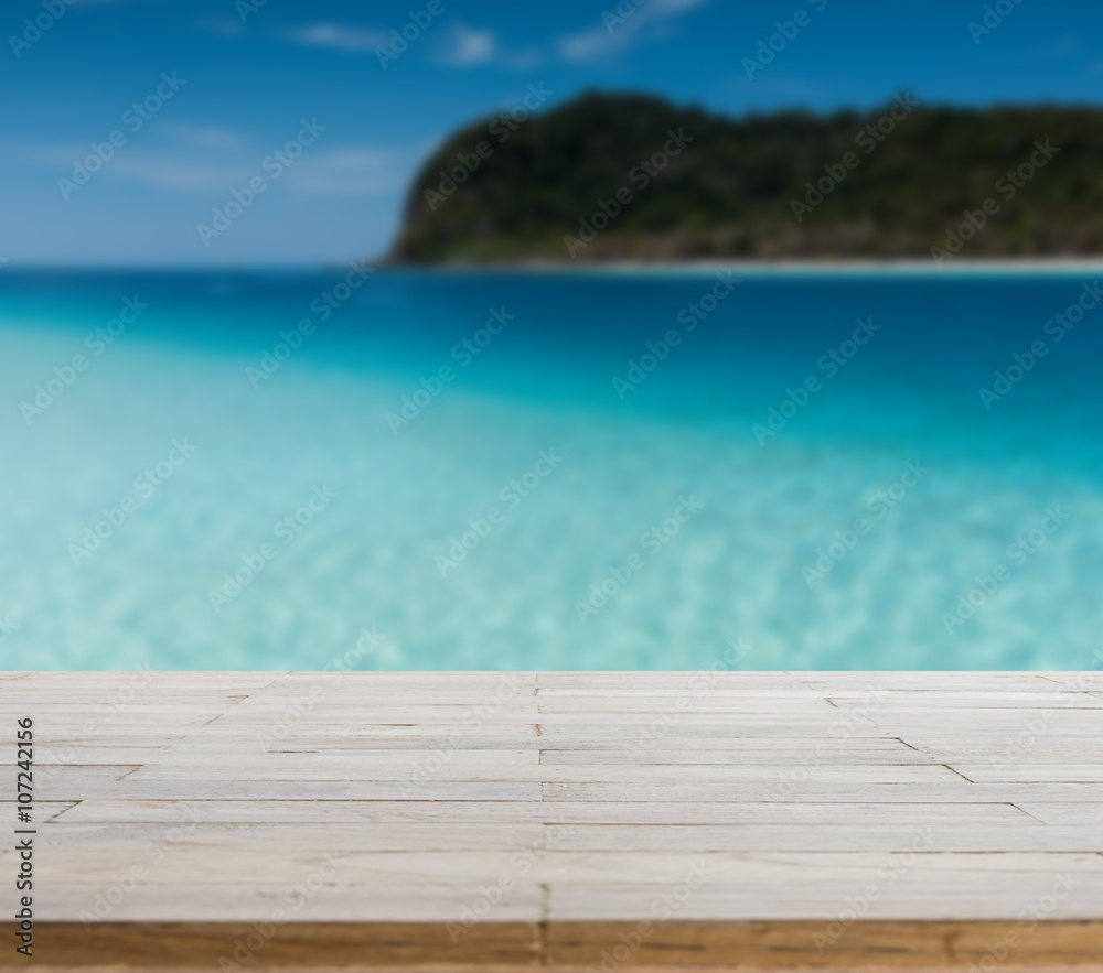 Fototapeta premium Wood table top or flooring on the beach background