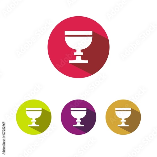 Icono de un cáliz. Ilustración vectorial religiosa