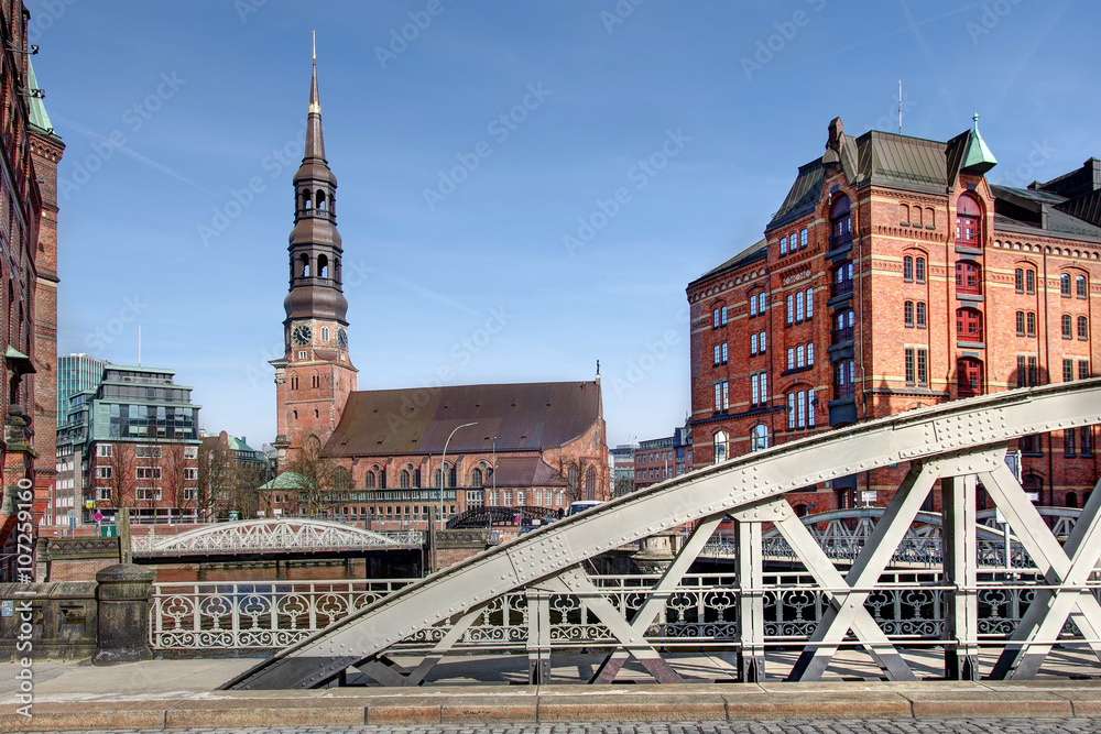 Obraz premium Hamburg - Sankt Katharinen und Speicherstadt