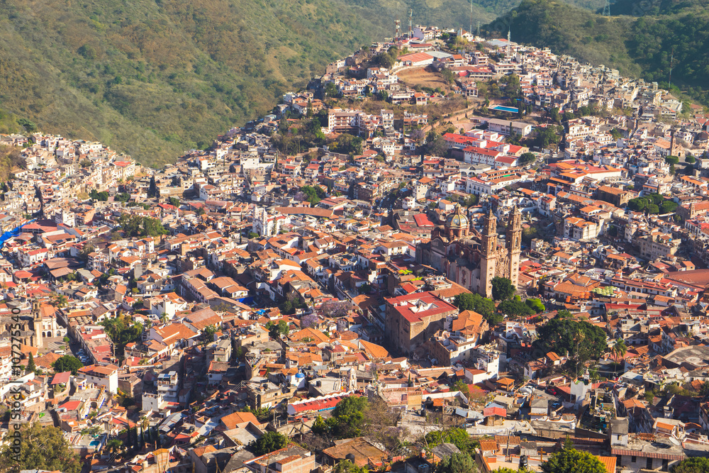Naklejka premium Landscape view of Mexico's town, Taxco de Alarcon