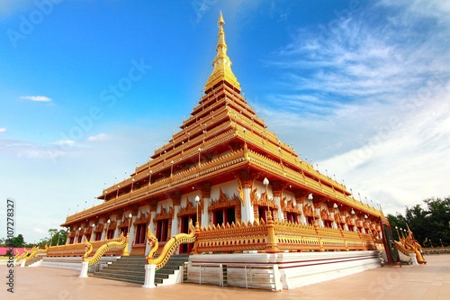  pramahatatkaennakron temple in konkaen thailand