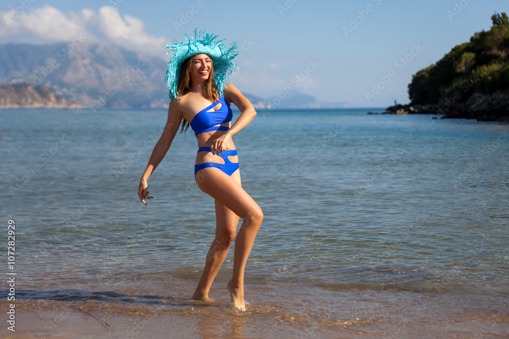 Fototapeta premium Dancing woman