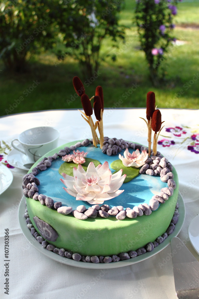 Motivtorte Teich mit Seerose StockFoto Adobe Stock