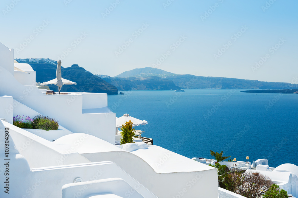 Fototapeta Biała architektura na Santorini wyspie, Grecja.