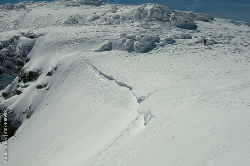 Snow cornice near Peñalara peak © clavivs