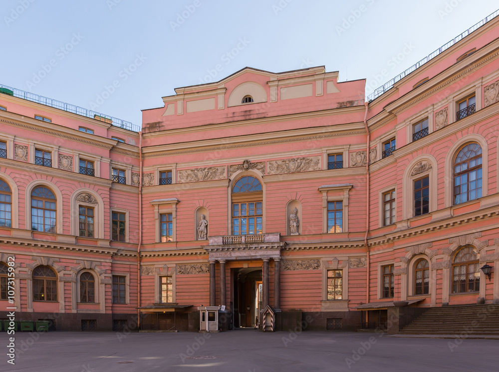 Obraz premium The part of courtyard in St.Petersburg, Russia. of the Mikhailovsky Castle