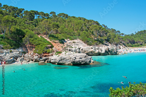 Fototapeta Naklejka Na Ścianę i Meble -  Minorca, isole Baleari, Spagna: la spiaggia di Cala Mitjaneta con Cala Mitjana sullo sfondo il 7 luglio 2013