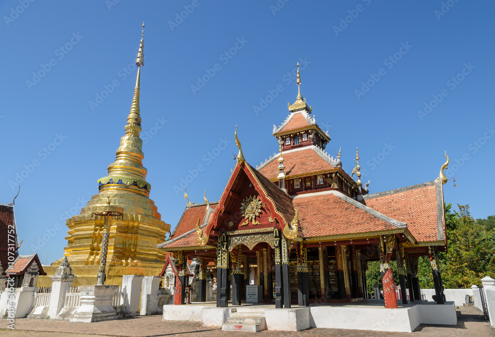 Fototapeta premium Ancient temple of Wat Pongsanuk in Lamang, Thailand