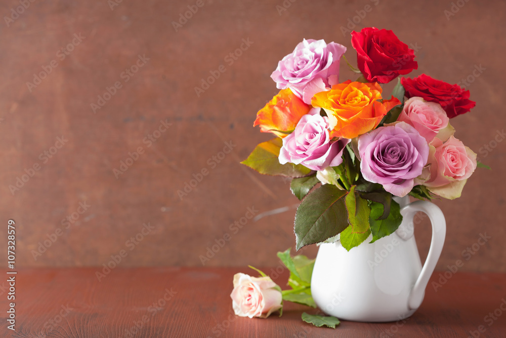 Naklejka premium beautiful colorful rose flowers bouquet in vase