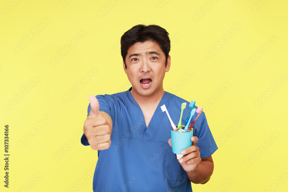 笑顔の歯科医 笑顔の歯科医