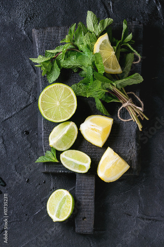 Valokuva Lime and lemons with mint