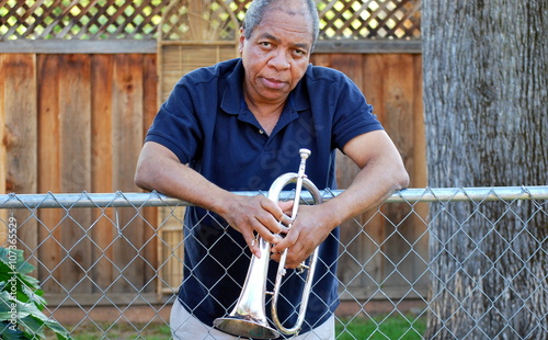 Canvas Print African american jazz musician with his flugelhorn outside.