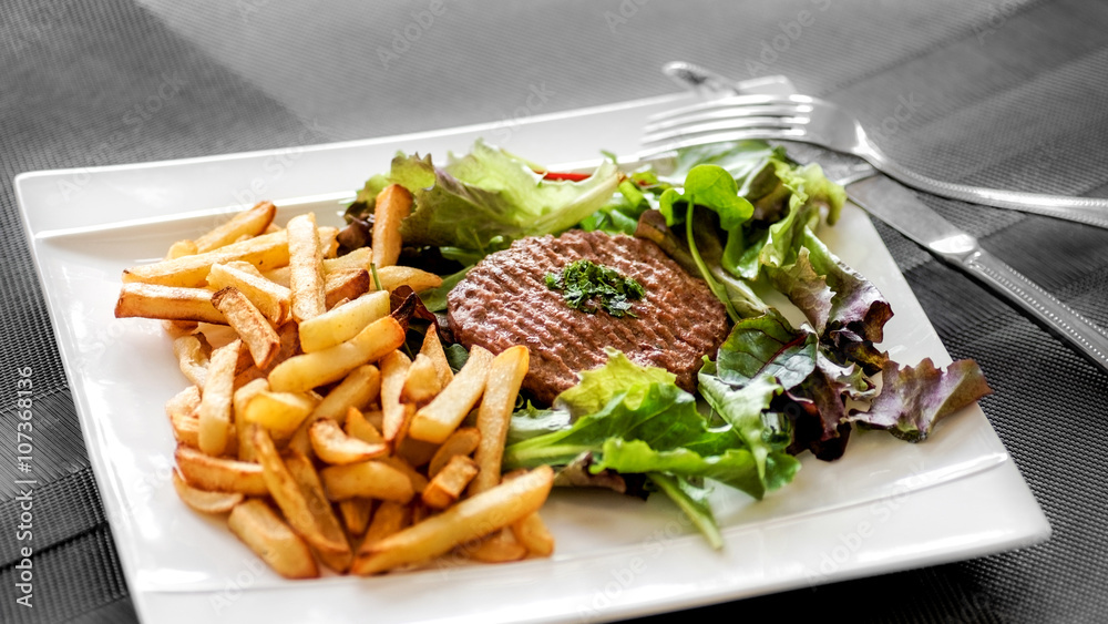 Photo sur Toile steak haché frites - Nikkel-Art.fr