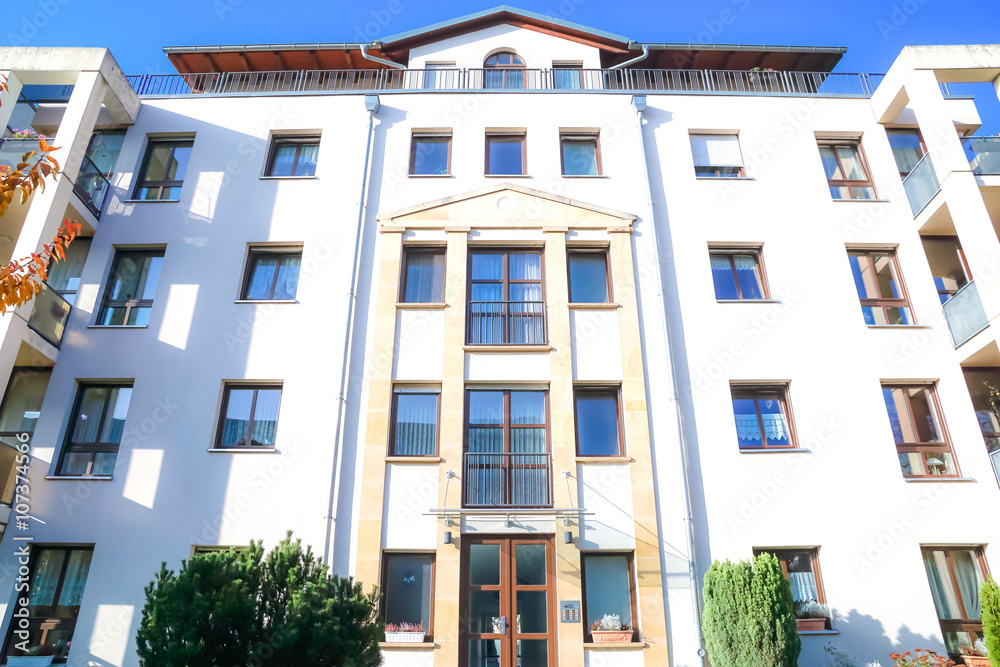 Fototapeta premium Modernes Wohnhaus